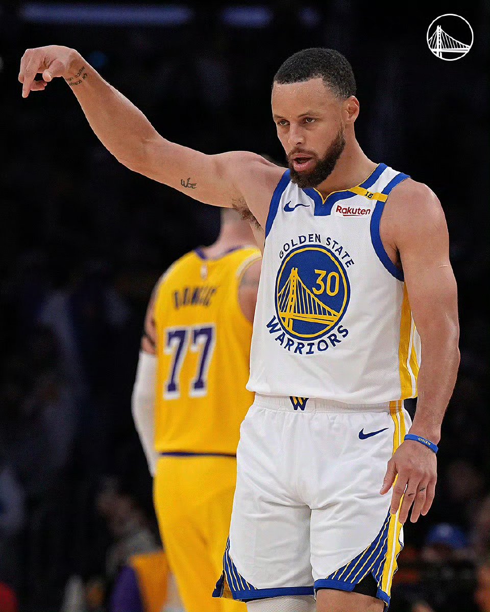 雷霆横扫尼克斯,库里高光表现 雷霆横扫尼克斯,库里高光表现