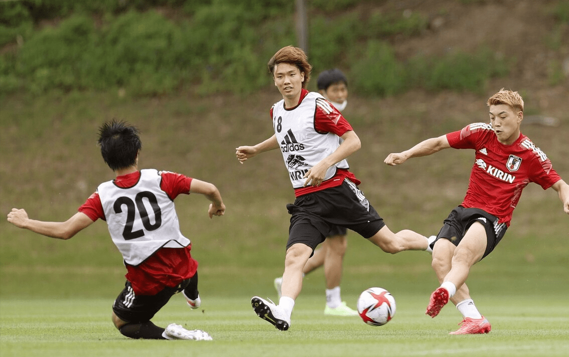 日本队轻取法国队,李梓嘉状态火热 日本队轻取法国队,李梓嘉状态火热