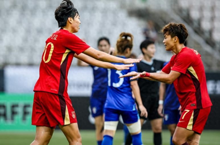 中国队完胜日本队，陈雨菲关键制胜