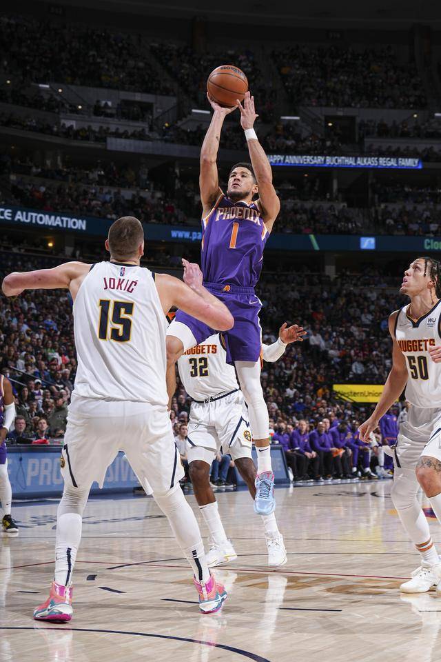 山西队鏖战新疆队,布克惊艳四座 山西队鏖战新疆队,布克惊艳四座