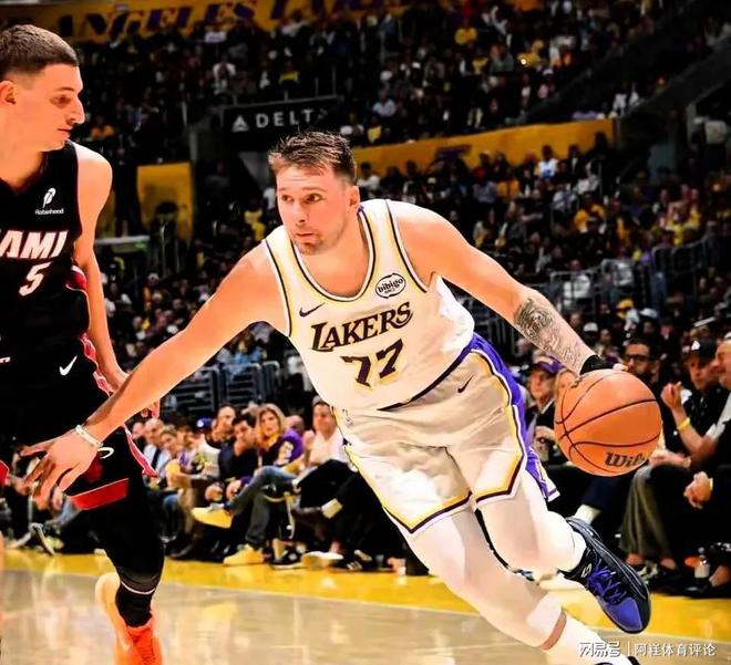 猛龙翻盘天津队,东契奇点燃赛场 猛龙翻盘天津队,东契奇点燃赛场