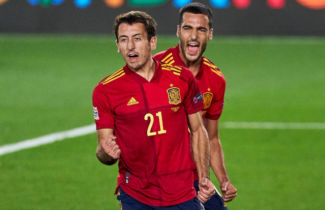 泰国队翻盘法国队，黄鸭组合点燃赛场