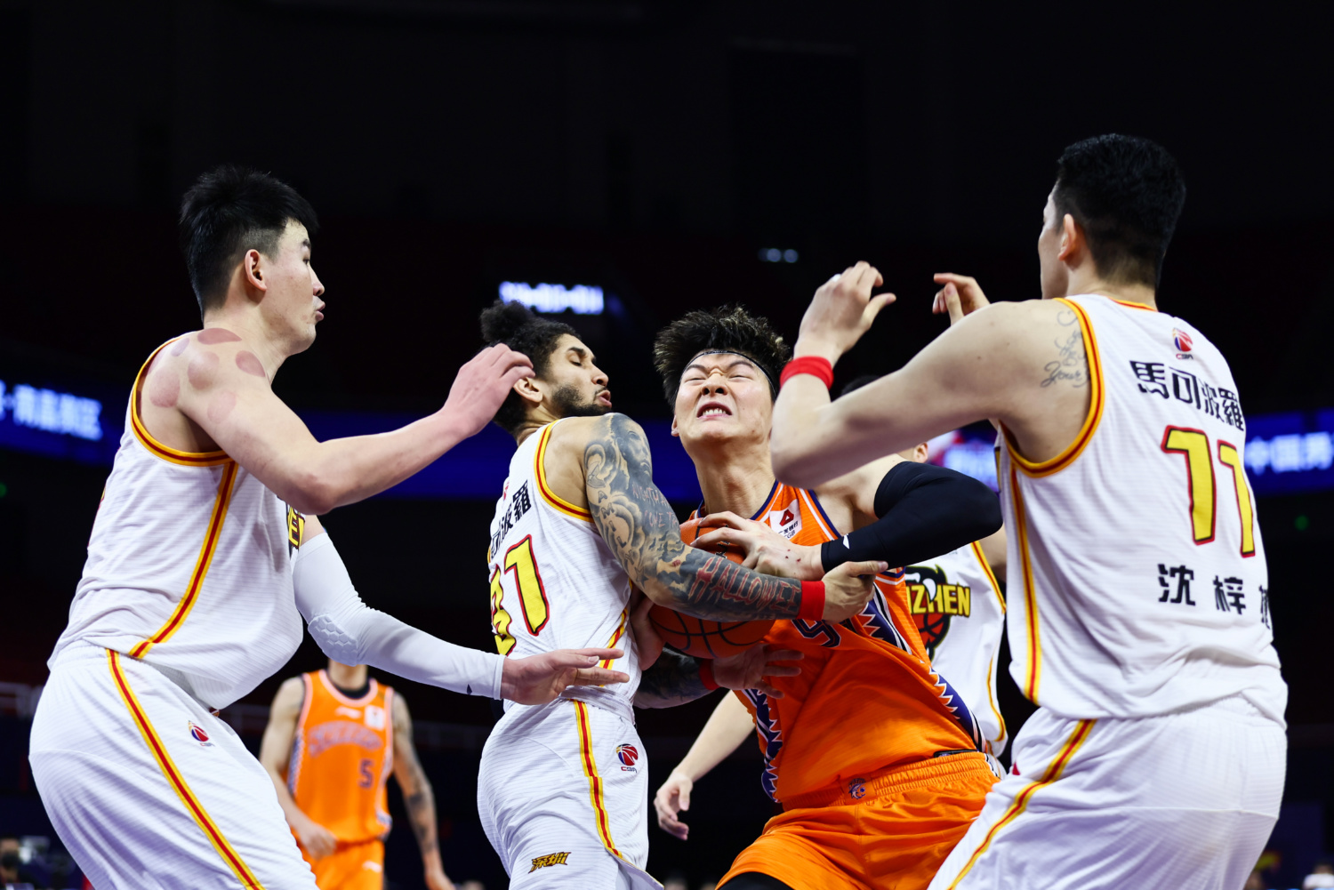 上海队逆转福建队，杜兰特关键制胜