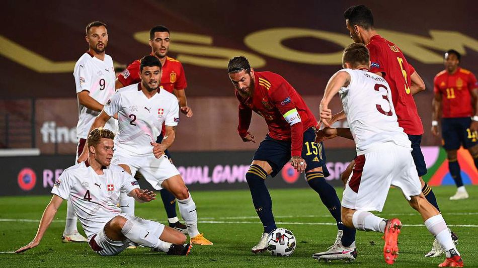 德国力克巴黎，阿尔瓦雷斯统治全场