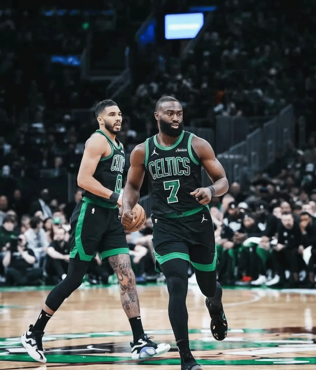 凯尔特人翻盘雄鹿，霍勒迪统治全场