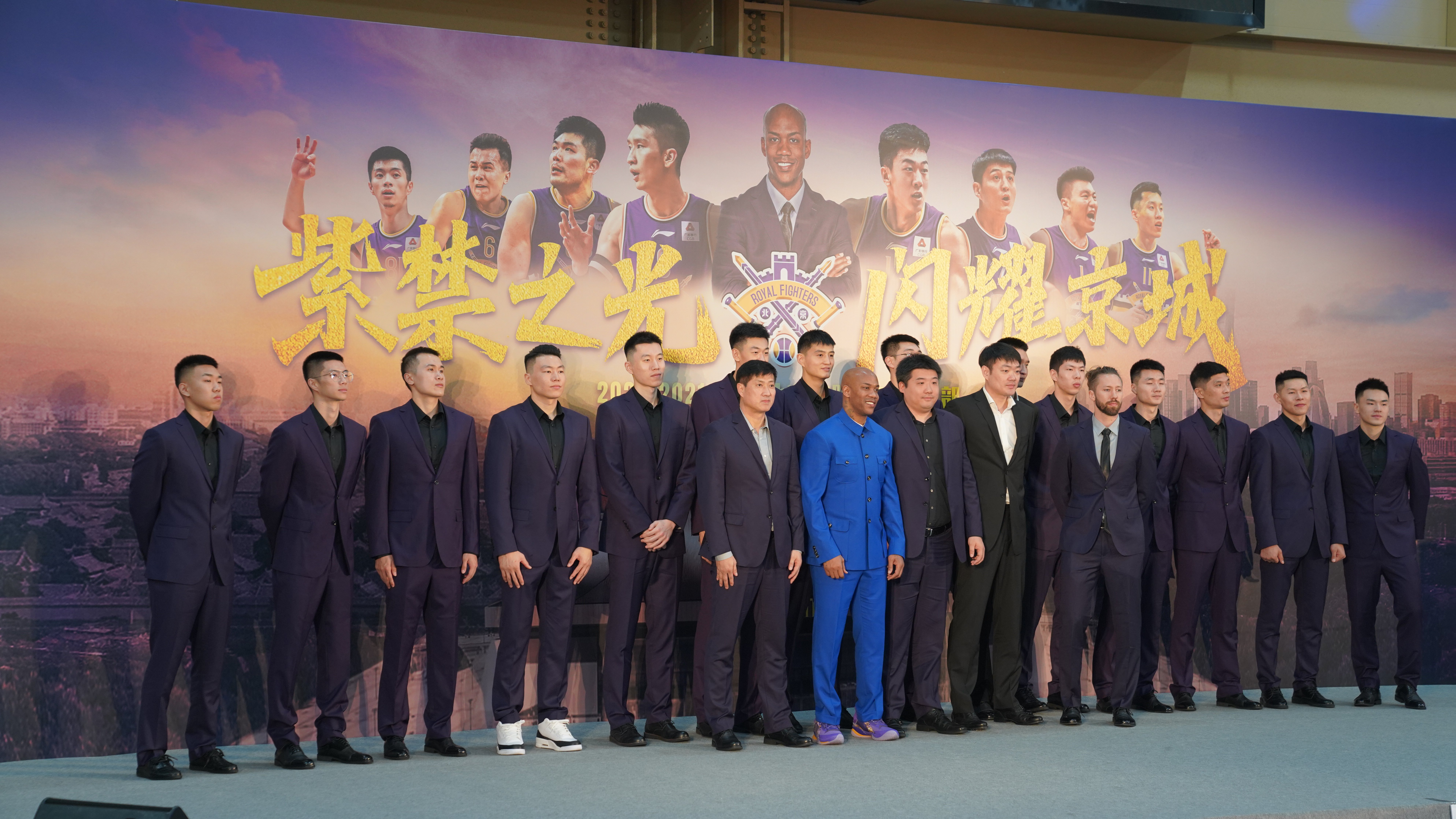 新赛季伊始,球队面临严峻考验,围绕冠争八 新赛季伊始,球队面临严峻考验,围绕冠争八