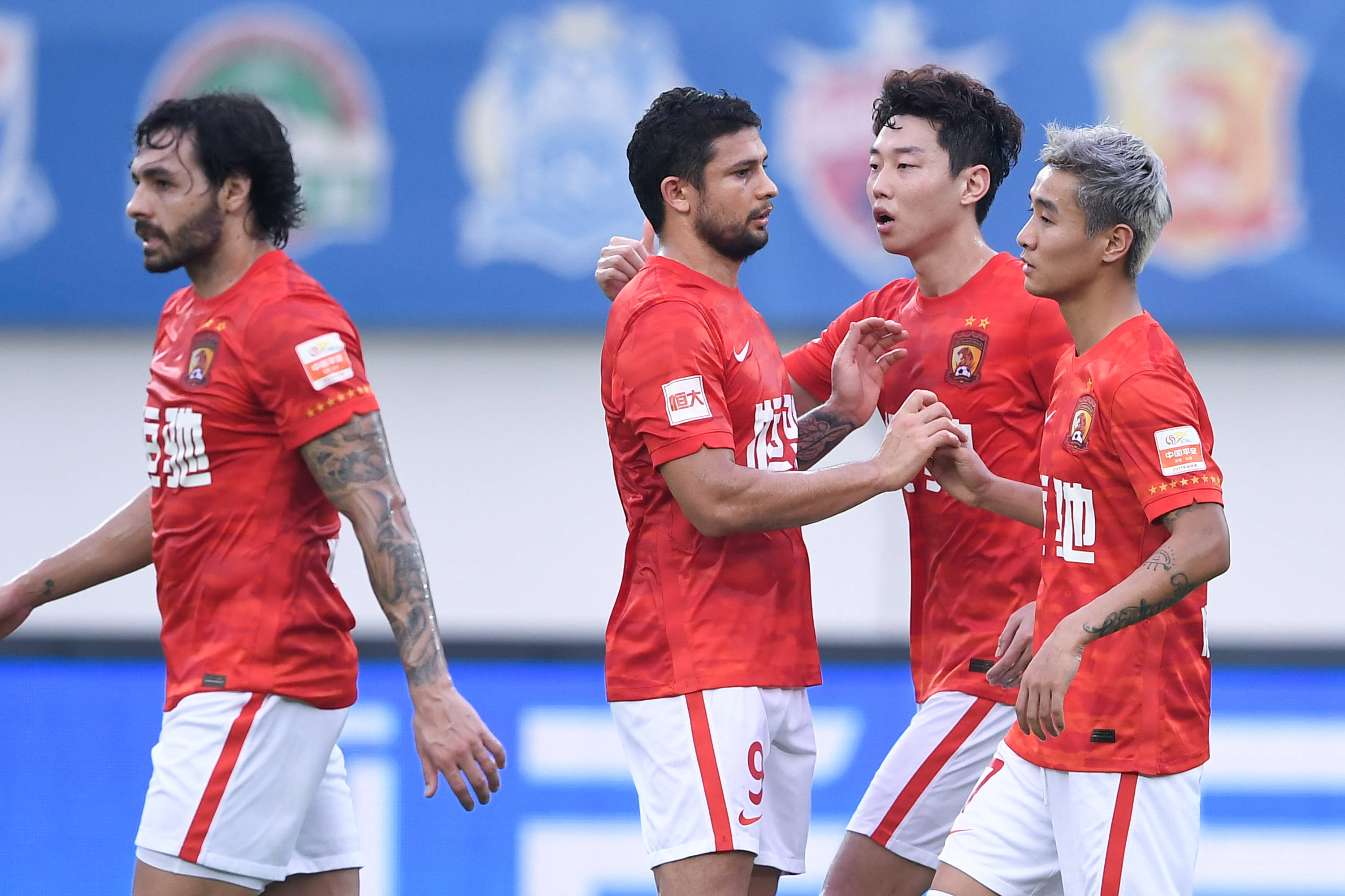 广州恒大主场大胜对手表现抢眼