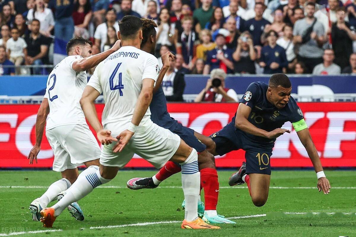 法国大胜亚美尼亚，领先分组